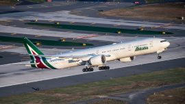 La línea aérea de bandera italiana retoma sus operaciones con otro nombre, gerencia y menos aviones: se denominará Alitalia TAI .