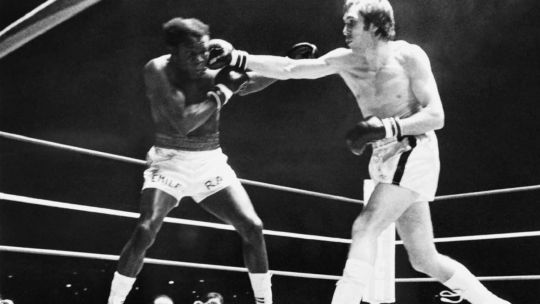 EMILE GRIFFITH RECIBIENDO UN GOLPE.