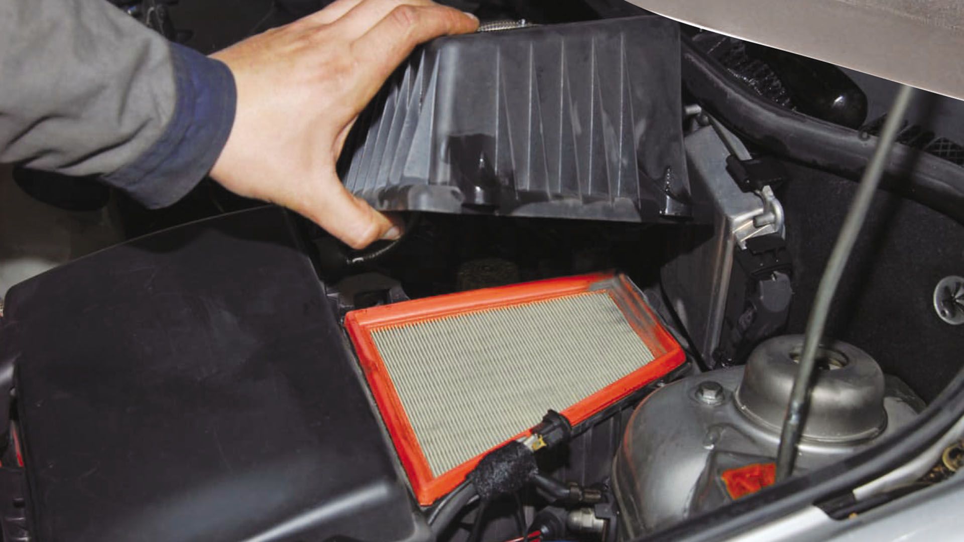 Mecánica 101: el filtro de aire del motor de tu coche