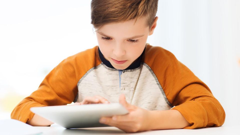 Niños con tablets