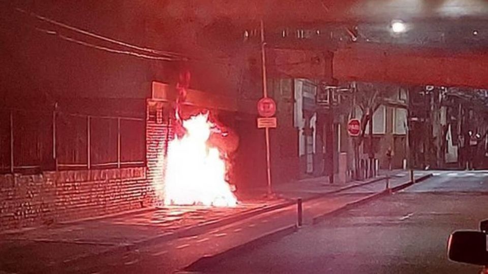quemaron bajo la autopista 25 de Mayo a una mujer indigente 20200708