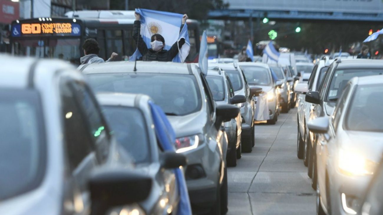 9 de julio 2020: frente a la Residencia de Olivos, cacerolazo y protesta contra el gobierno de Alberto Fernández.