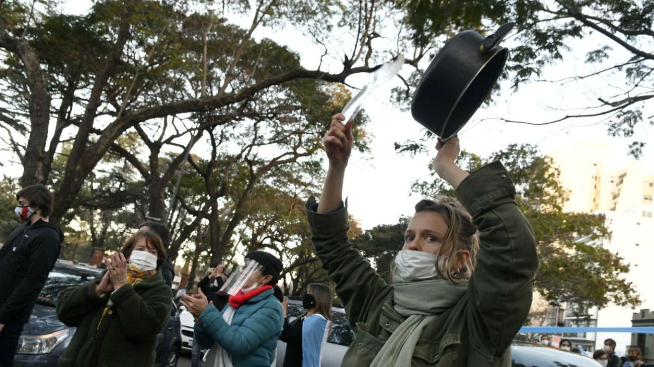 9 de julio 2020: frente a la Residencia de Olivos, cacerolazo y protesta contra el gobierno de Alberto Fernández.