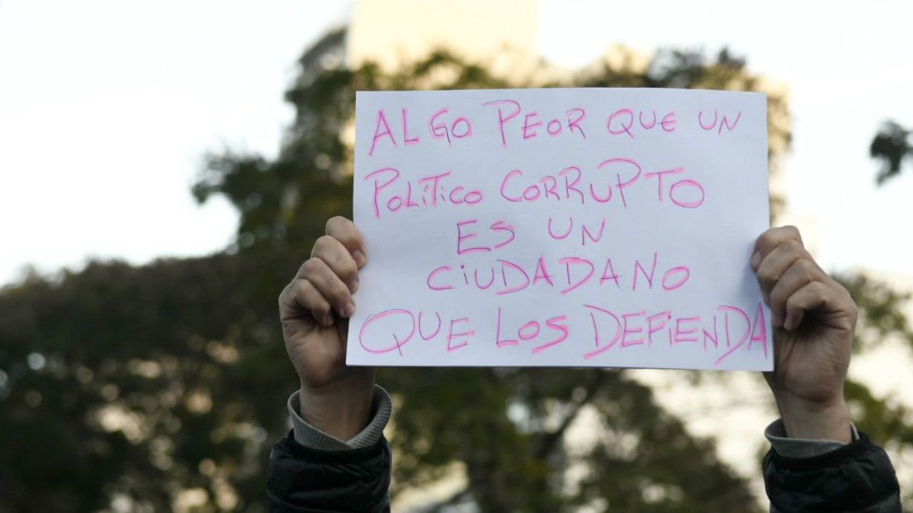 9 de julio 2020: frente a la Residencia de Olivos, cacerolazo y protesta contra el gobierno de Alberto Fernández.