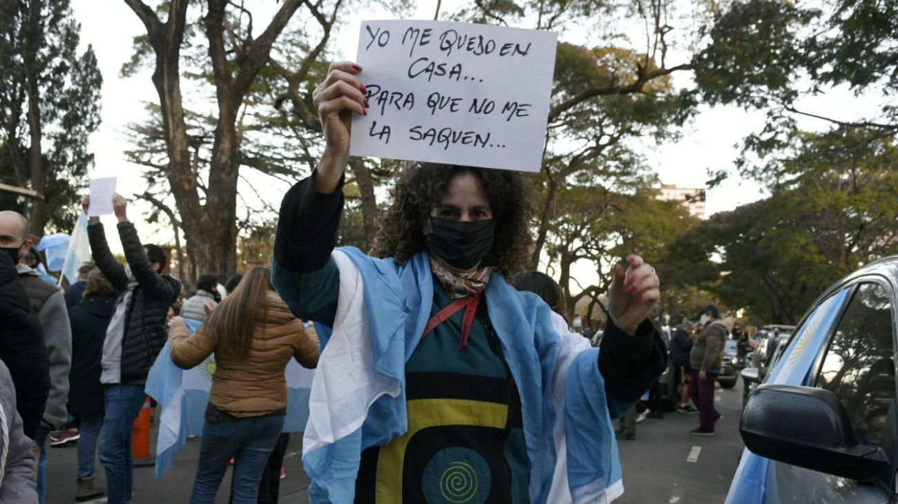 9 de julio 2020: frente a la Residencia de Olivos, cacerolazo y protesta contra el gobierno de Alberto Fernández.