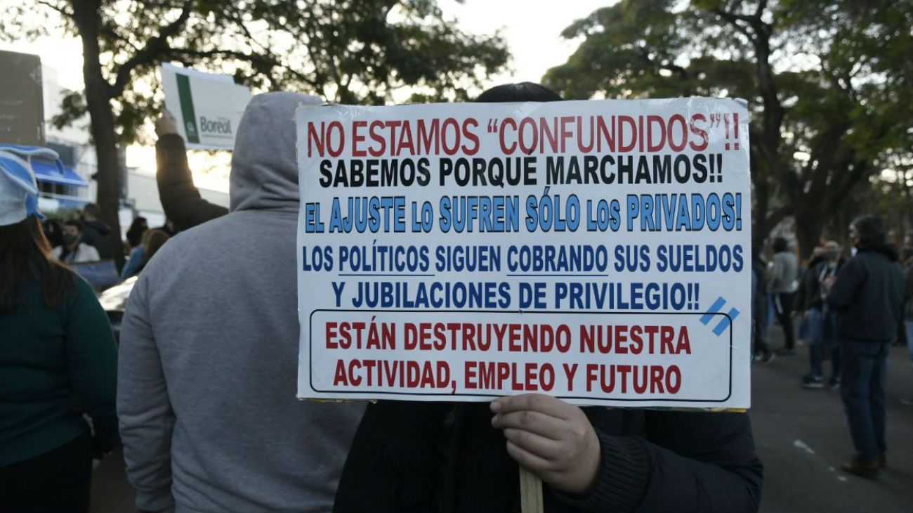 9 de julio 2020: frente a la Residencia de Olivos, cacerolazo y protesta contra el gobierno de Alberto Fernández.