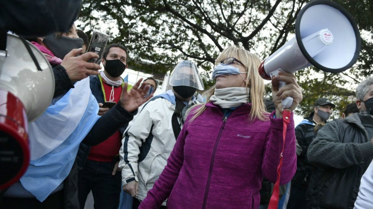 9 de julio 2020: frente a la Residencia de Olivos, cacerolazo y protesta contra el gobierno de Alberto Fernández.