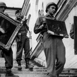 Soldados americanos rescatan obras de arte robadas por los nazis. | Foto:Cedoc