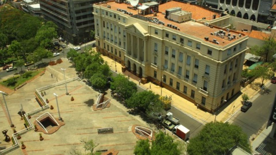 El Banco Nacional de Fomento, uno de los edificios emblemáticos de Asunción, Paraguay.