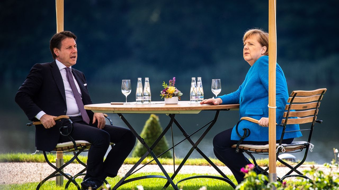 Conte y Merkel reunidos ayer para hablar de los problemas de la UE.  | Foto:CEDOC