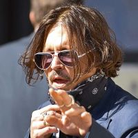 JOHNNY DEEP ACUSO A SU EX DE PEGARLE Y HASTA QUEMARLO