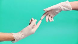 El 43 por ciento de los argentinos rompió la cuarentena para tener relaciones sexuales