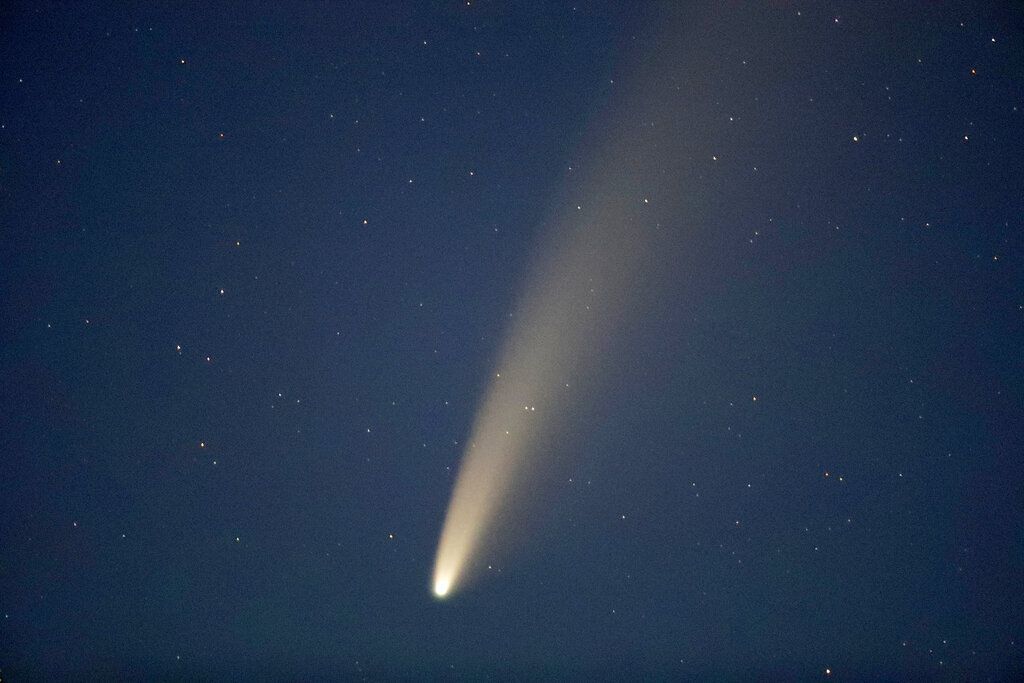 El cometa Neowise captado gracias a su máxima aproximación a la Tierra, en distintos cielos del mundo.