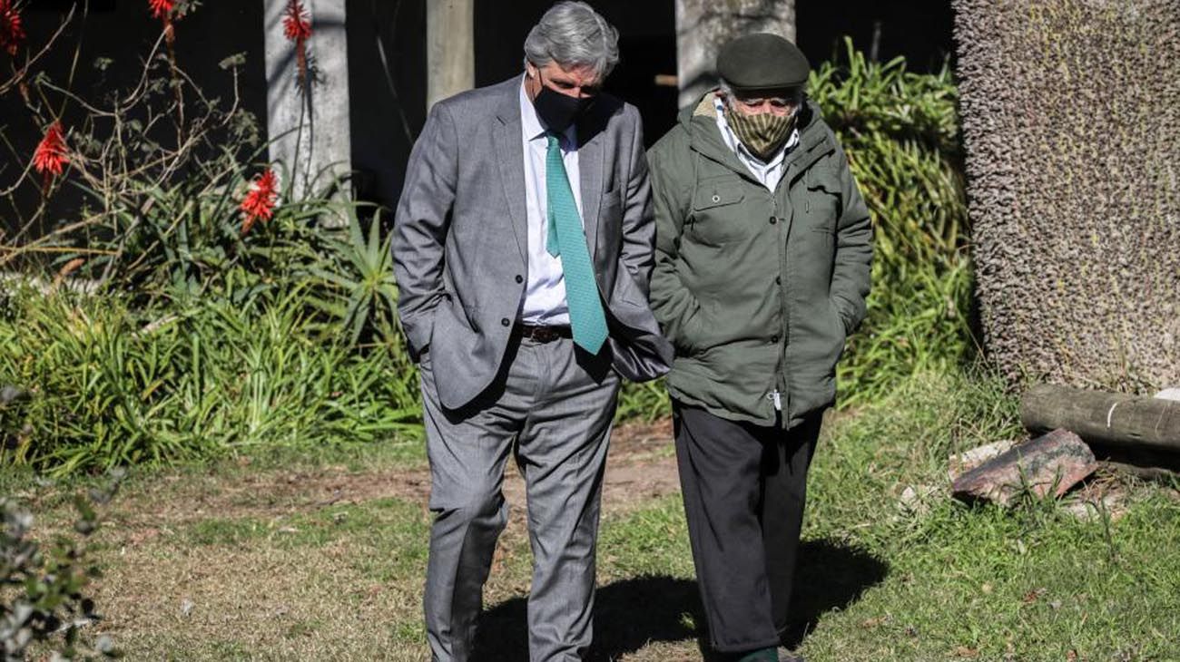  Encuentro que Mujica tuvo con el nuevo canciller de Lacalle Pou, Francisco Bustillo