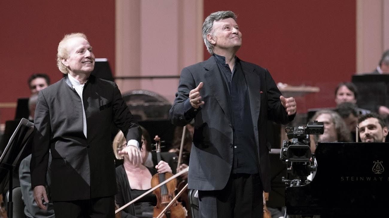  La Orquesta Filarmónica de Buenos Aires dirigida por Arturo Diemecke con el pianista Homero Francesch