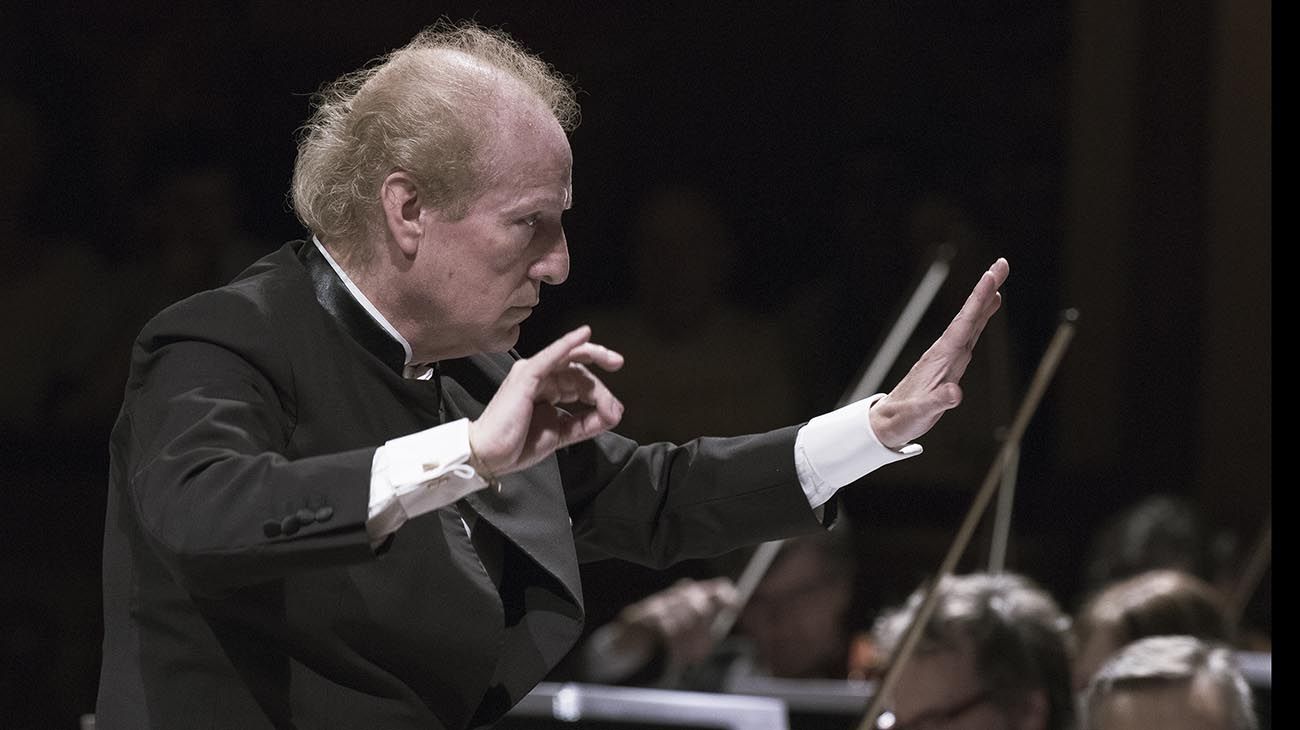  La Orquesta Filarmónica de Buenos Aires dirigida por Arturo Diemecke con el pianista Homero Francesch