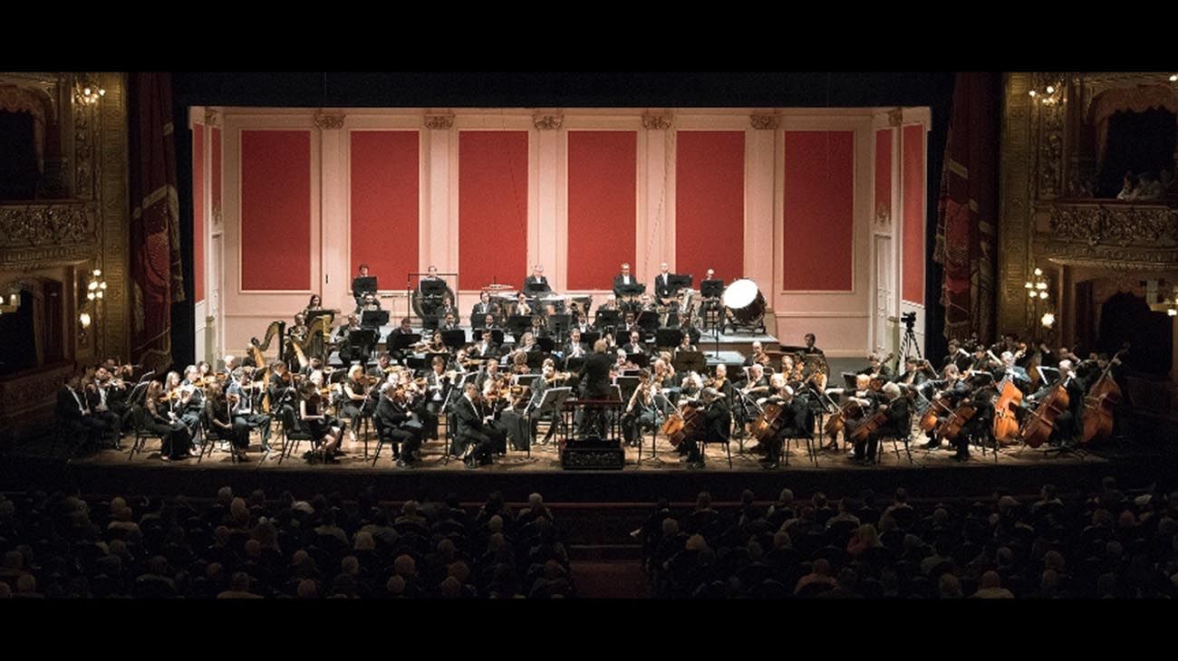  La Orquesta Filarmónica de Buenos Aires dirigida por Arturo Diemecke con el pianista Homero Francesch