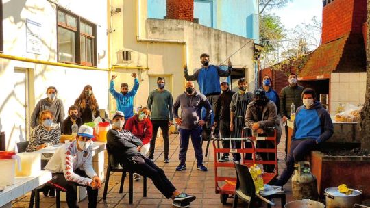 El club de Villa del Parque le da de comer a 400 personas por semana