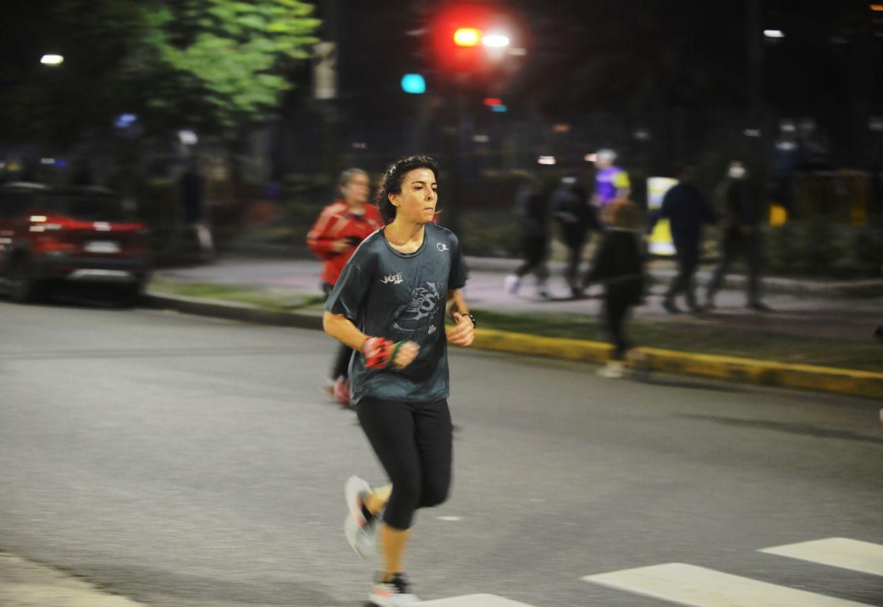 Vecinos de la Capital Federal pudieron salir este 20 de julio nuevamente a correr o a practicar actividades físicas al aire libre, por primera vez en 20 días.