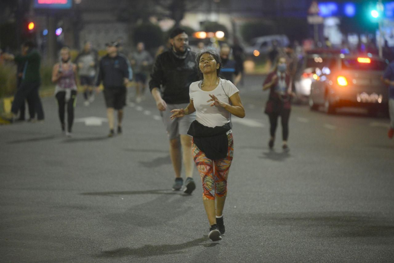 Vecinos de la Capital Federal pudieron salir este 20 de julio nuevamente a correr o a practicar actividades físicas al aire libre, por primera vez en 20 días.