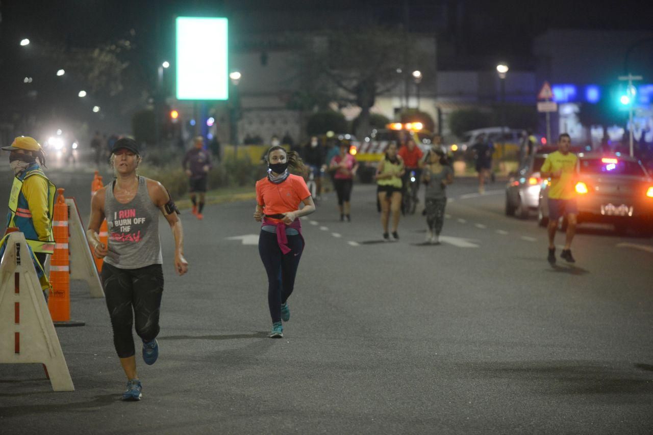 Vecinos de la Capital Federal pudieron salir este 20 de julio nuevamente a correr o a practicar actividades físicas al aire libre, por primera vez en 20 días.