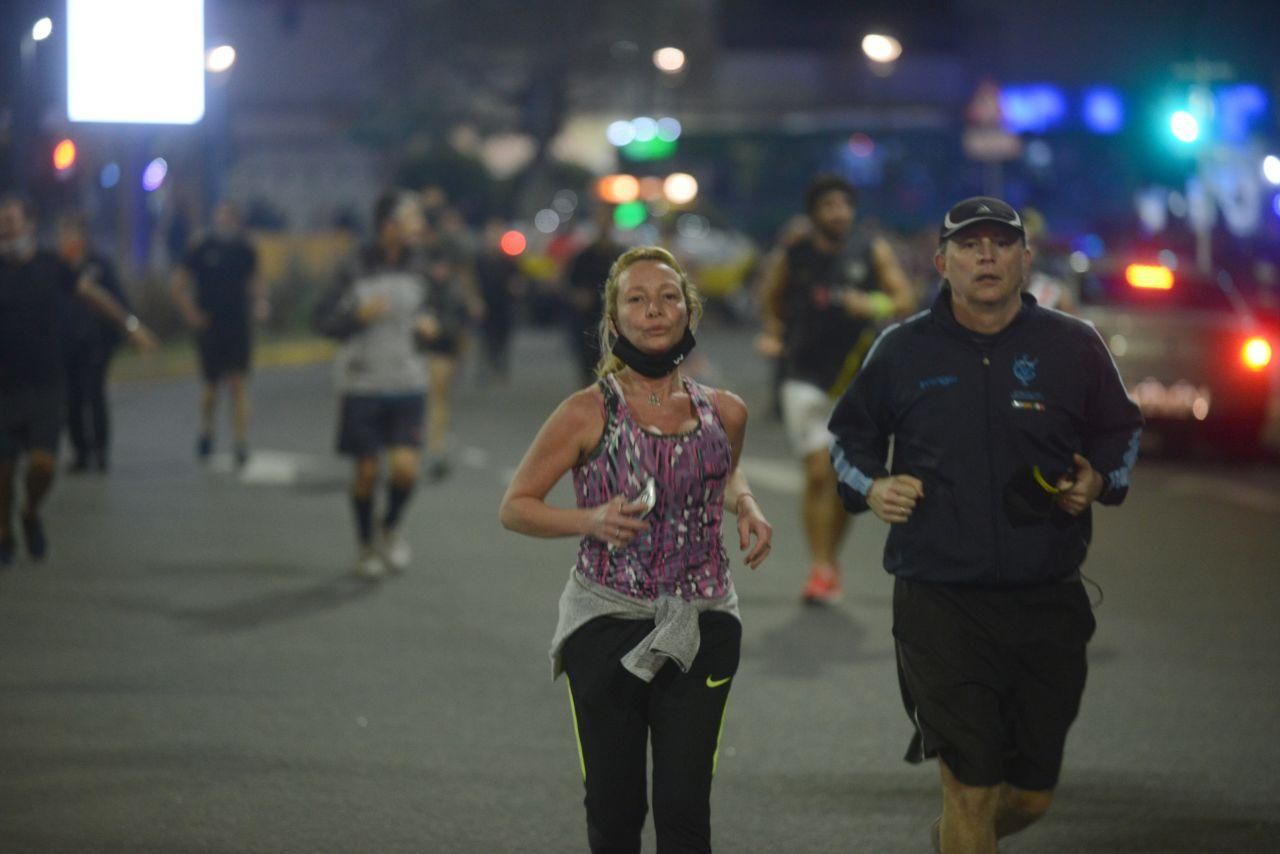 Vecinos de la Capital Federal pudieron salir este 20 de julio nuevamente a correr o a practicar actividades físicas al aire libre, por primera vez en 20 días.