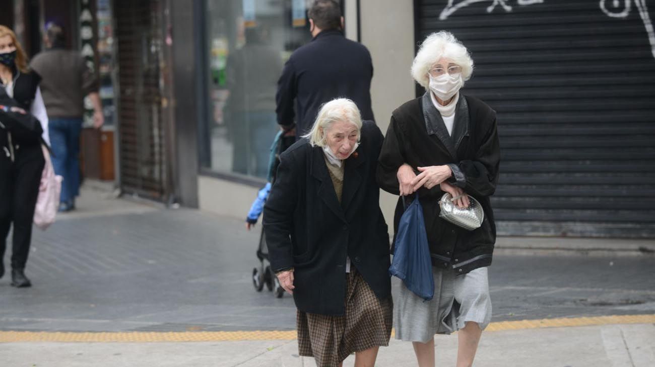 El uso de barbijo es descuidado en esta nueva fase de la cuarentena en Buenos Aires.