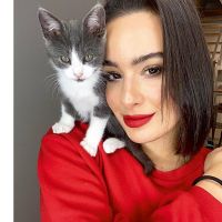 FLOR JAZMIN PEÑA PRESENTA A SU SIMPATICO GATO ADOPTADO