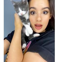 FLOR JAZMIN PEÑA PRESENTA A SU SIMPATICO GATO ADOPTADO