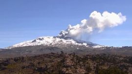 Desde el jueves pasado, el volcán Copahue volvió a la actividad, ante la preocupación de los lugareños.