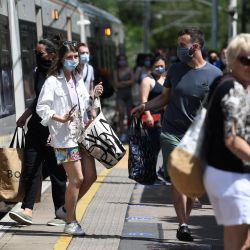 Los científicos no descartan la aparición de una segunda ola fuerte de la pandemia a nivel mundial.