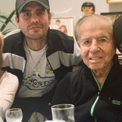 Carlos Menem junto a su familia. 