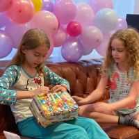 Romina Pereiro, la mujer de Jorge Rial, celebró el cumple de su hija mayor con fotos retro