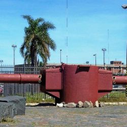 El telémetro de artillería, de 27 toneladas de peso, hoy se puede apreciar en el puerto de Montevideo.