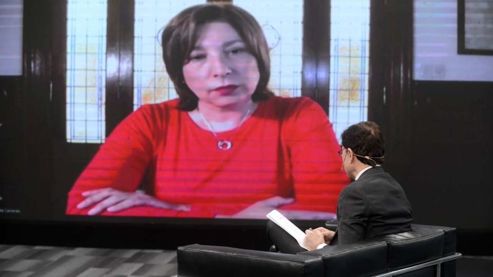 Arabela Carreras, gobernadora de Río Negro, en la entrevista con Jorge Fontevecchia.
