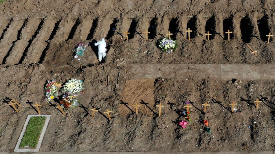 Cementerio Flores Tumbas Coronavirus 25072020
