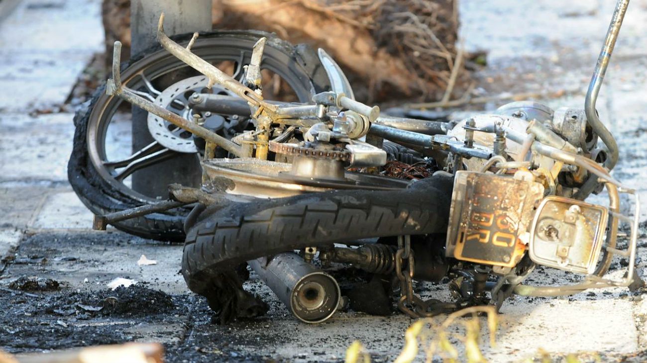 Varios coches y motos fueron incendiados en Villa Crespo.