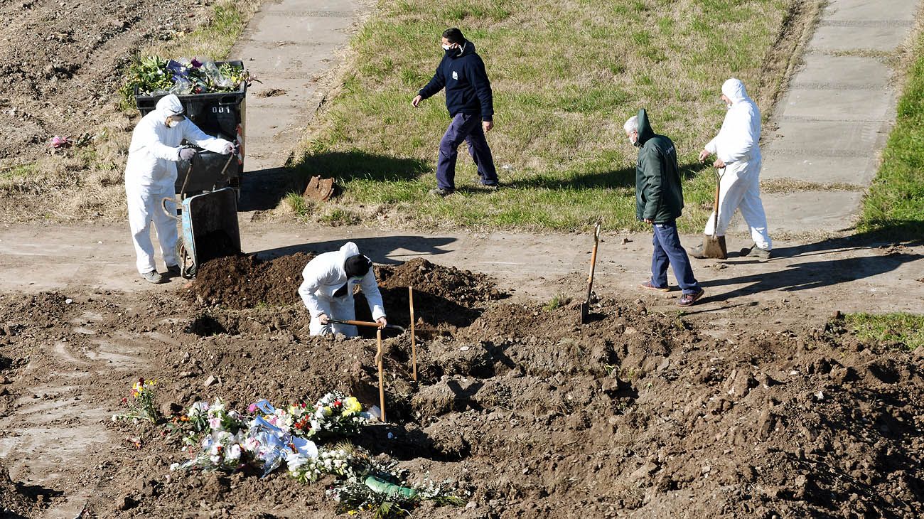 CEMENTERIO DE FLORES AL LIMITE EN SECTOR COVID