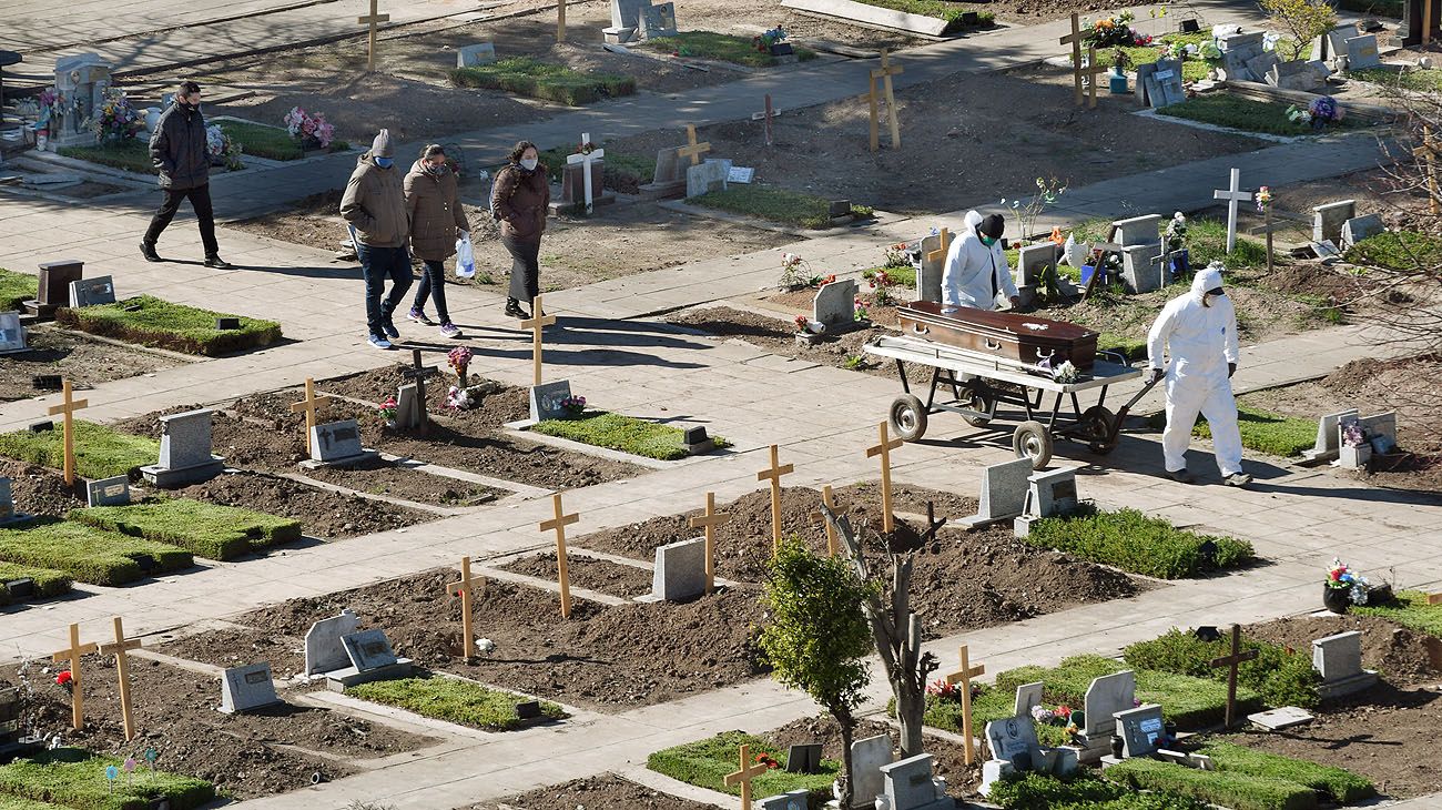 CEMENTERIO DE FLORES AL LIMITE EN SECTOR COVID