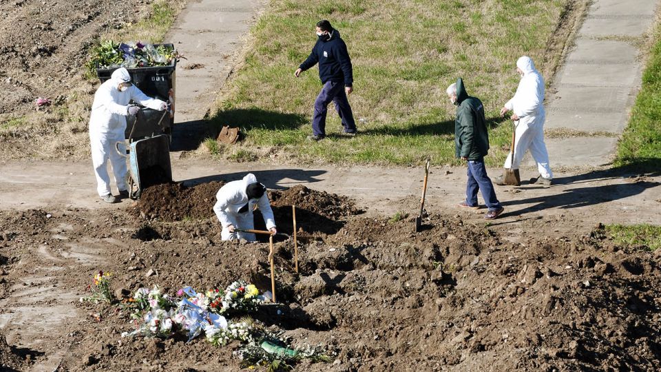 CEMENTERIO DE FLORES AL LIMITE EN SECTOR COVID 20200728