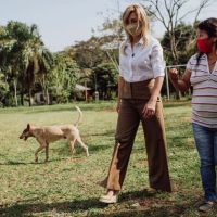 Fabiola Yañez junto a las mujeres rurales