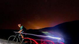 El ciclista portugués Tiago Ferreira subió en bicicleta y en 24 horas a a 17,753 metros de altura (equivalente a más de dos veces el Everest).