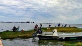 Muchos aficionados ya disfrutan de los pejerreyes de la laguna de Gómez, en Junín