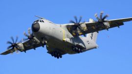El Airbus A400M es un avión de transporte militar de largo alcance propulsado por cuatro motores turbohélice.