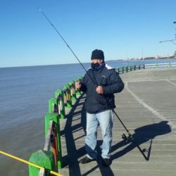 Santa Teresita abrió su muelle y los pescadores no faltaron a la cita.