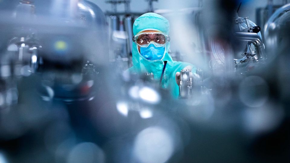 Producción. El laboratorio francés Sanofi prevé tener lista la vacuna contra el Covid-19 en 2021.