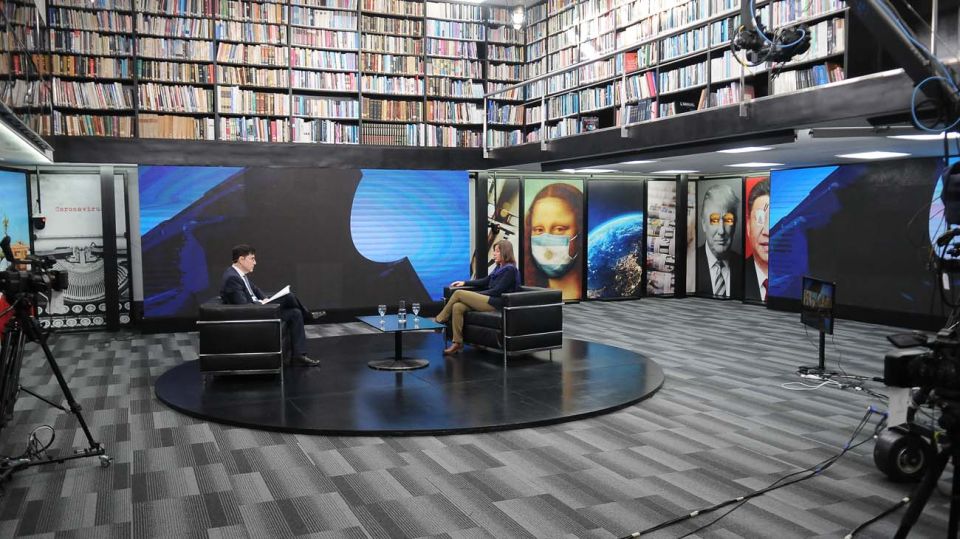 La ministra de Seguridad Sabina Frederic, en la entrevista con Jorge Fontevecchia.