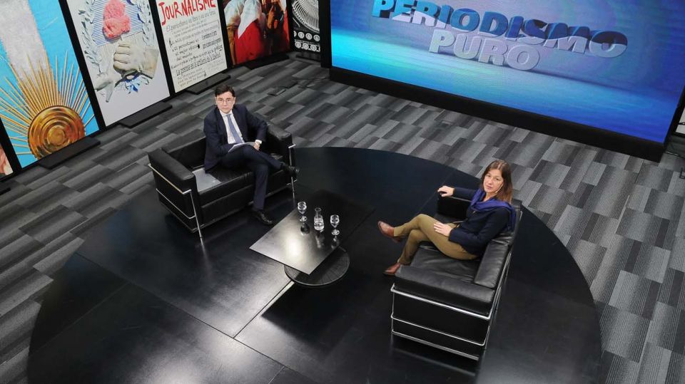 La ministra de Seguridad Sabina Frederic, en la entrevista con Jorge Fontevecchia.