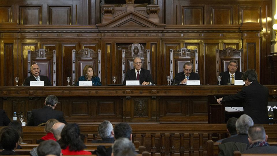 Silencio. Pese a estar en el epicentro de tensión, los miembros de máximo tribunal solo reaccionaron cuando Fernández cuestionó su desempeño en una entrevista.