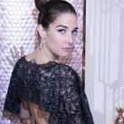 Mirá el look "terciopelo glam" de Juana Viale para "La Noche de Mirtha"